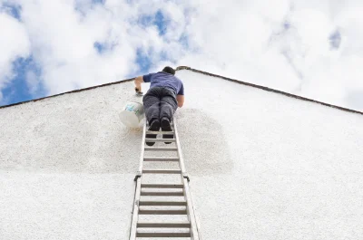 Peinture extérieure à la Chapelle-Faucher — façades et ravalement